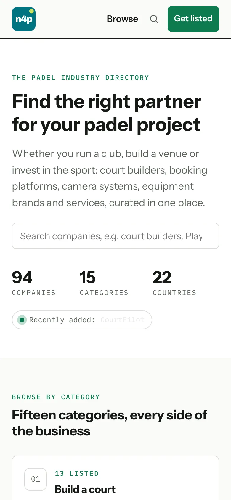 Versione mobile di Need4Padel con ricerca aziende e categorie della directory in un layout a colonna singola